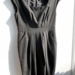 Black sleeveless dress